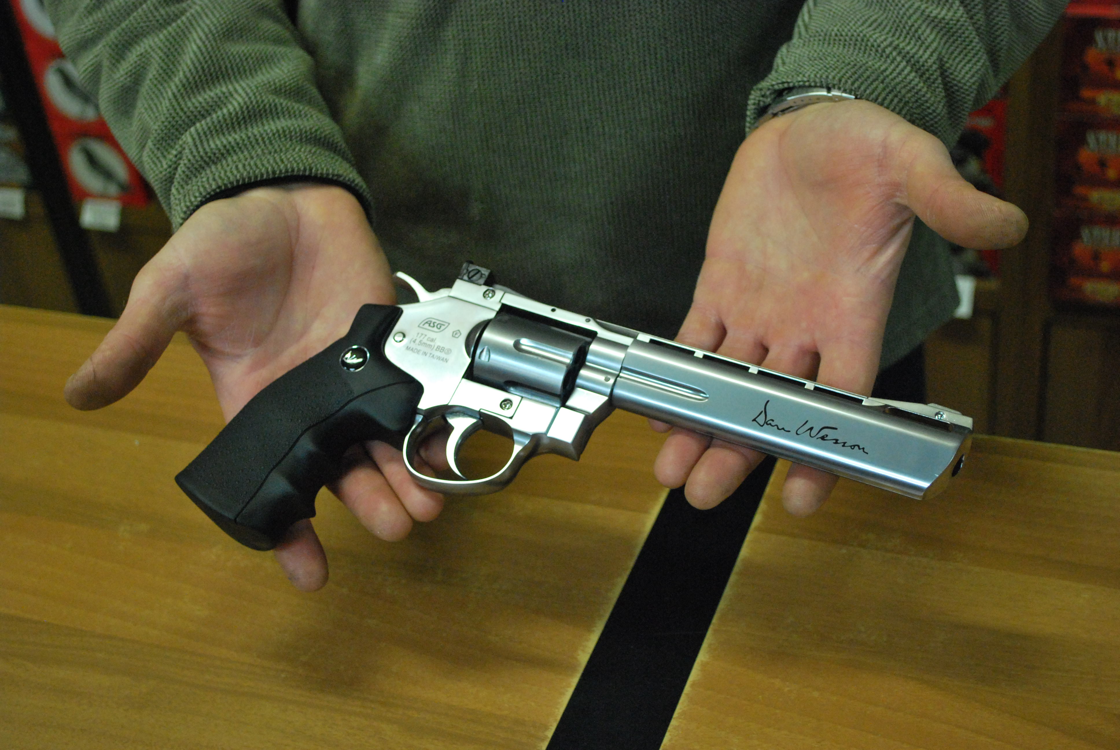 Nuove pistole aria compressa Dan Wesson – Armeria Mion Giuseppe